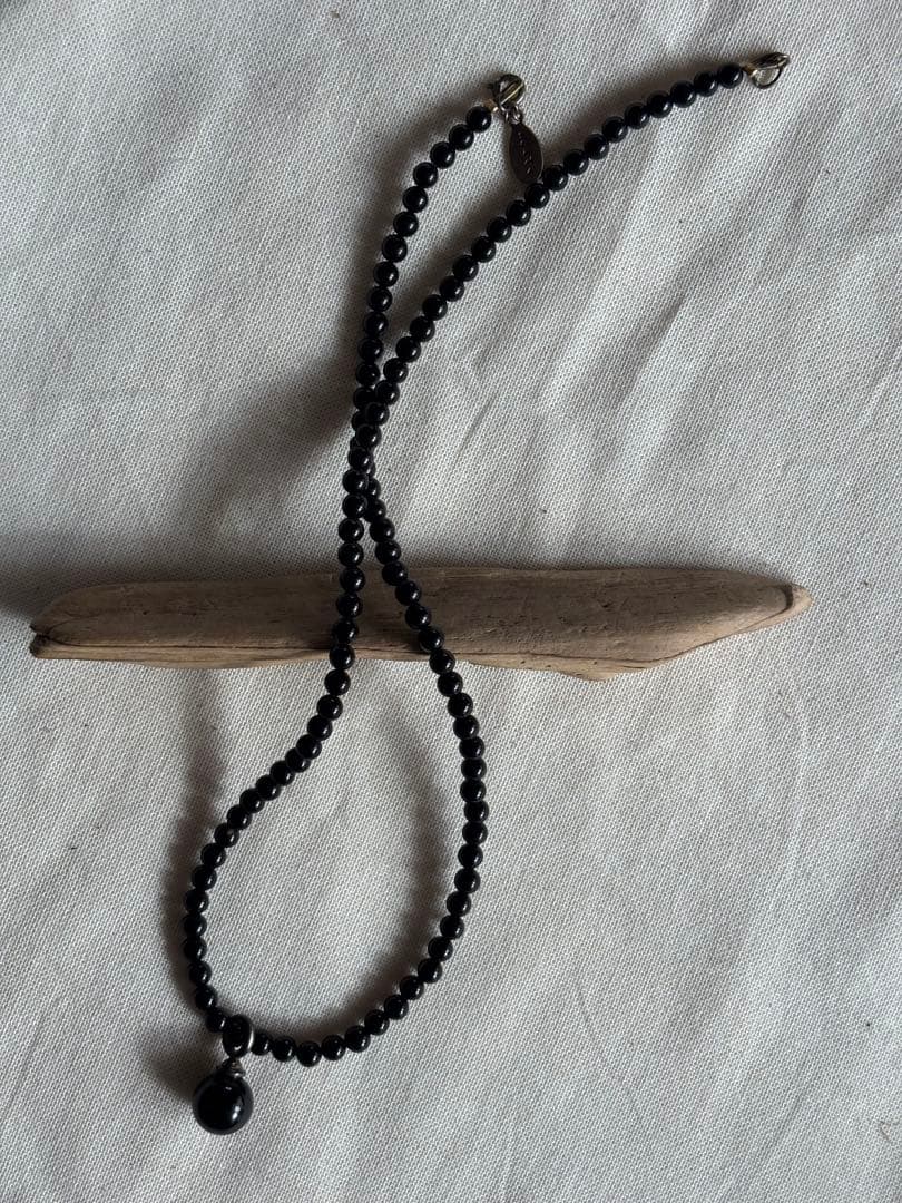 Silver-fitted agate and onyx necklace with 3 mm beads and total length of 43 cm