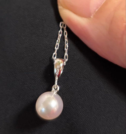 Mikimoto 7.6mm white Akoya pearl pendant in 18K white gold with little bean chain and box