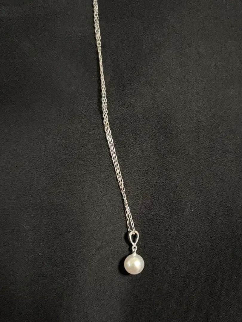 Mikimoto 7.6mm white Akoya pearl pendant in 18K white gold with little bean chain and box