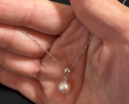 Mikimoto 7.6mm white Akoya pearl pendant in 18K white gold with little bean chain and box
