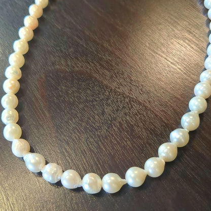 Akoya Baroque pearl necklace with silver rod clasp and single strand pearls in white cream color, 42 cm length