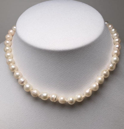 Akoya Baroque pearl necklace with silver rod clasp and single strand pearls in white cream color, 42 cm length