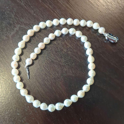 Akoya Baroque pearl necklace with silver rod clasp and single strand pearls in white cream color, 42 cm length