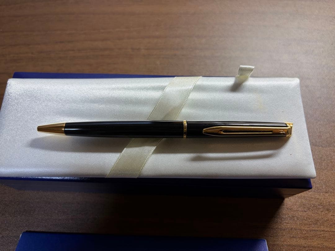 WATERMAN Metropolitan ballpoint pen in black and gold with a dedicated box case