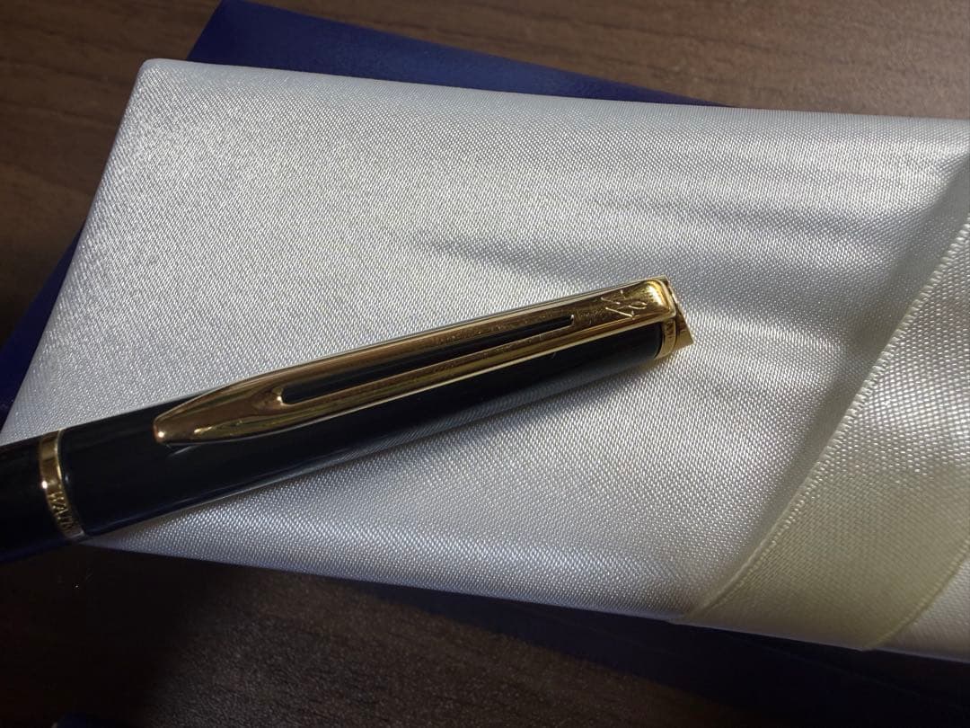 WATERMAN Metropolitan ballpoint pen in black and gold with a dedicated box case