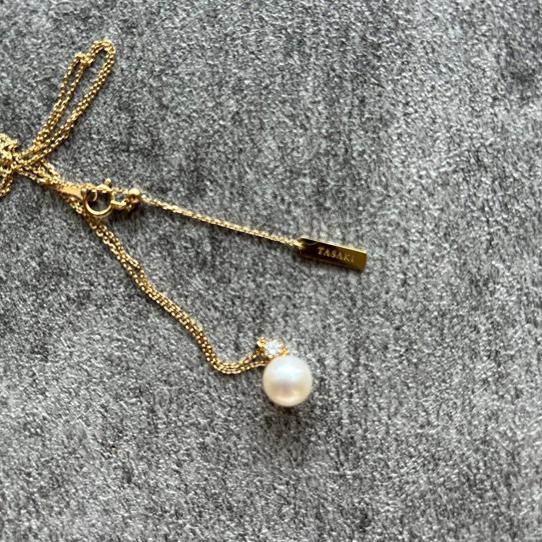 TASAKI single pearl diamond necklace featuring a single pearl and diamond pendant on a 44 cm chain