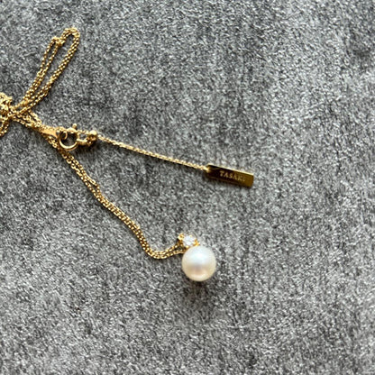 TASAKI single pearl diamond necklace featuring a single pearl and diamond pendant on a 44 cm chain