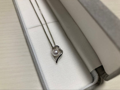 Baby pearl pendant featuring a 5mm Akoya pearl with silver frame and 40cm silver chain in white pink tone