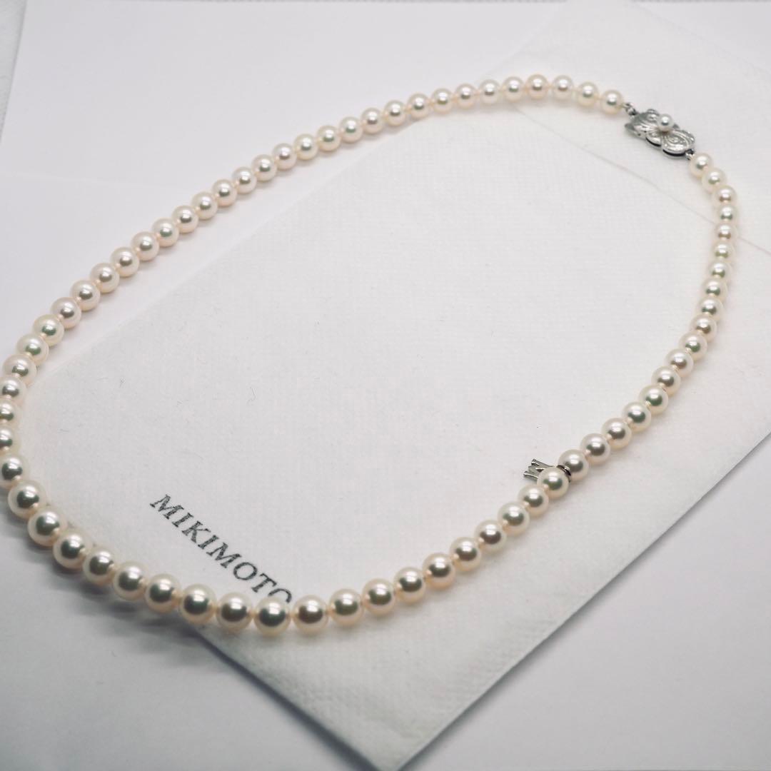 MIKIMOTOJAL pearl necklace 44cm length with 70 round silver-stamped pearls 5.4-7.2mm diameter