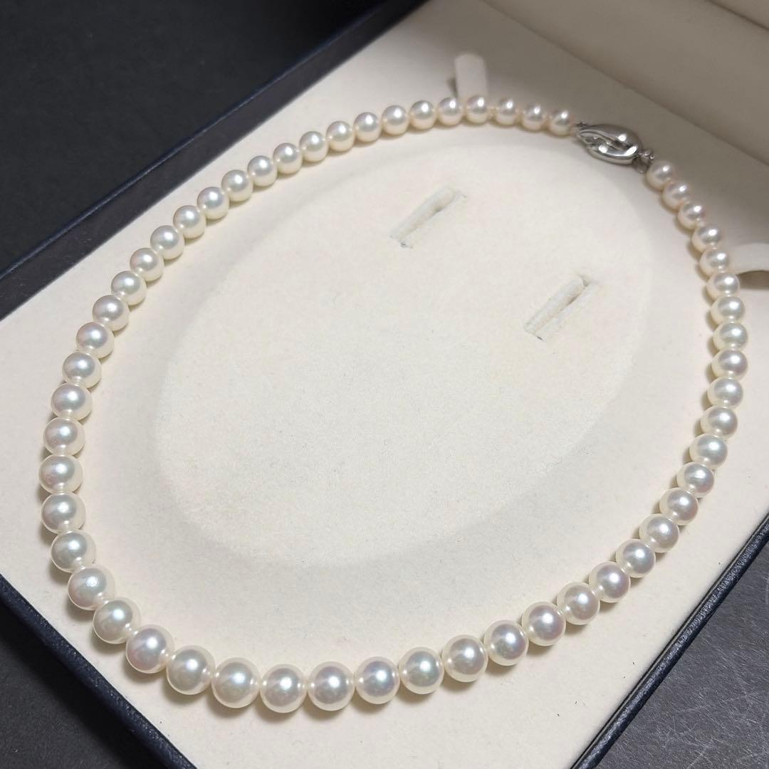 TASAKI Akoya Pearl Gradient Necklace 8.5 Swan Teri, 42.5 cm length with lustrous pearls
