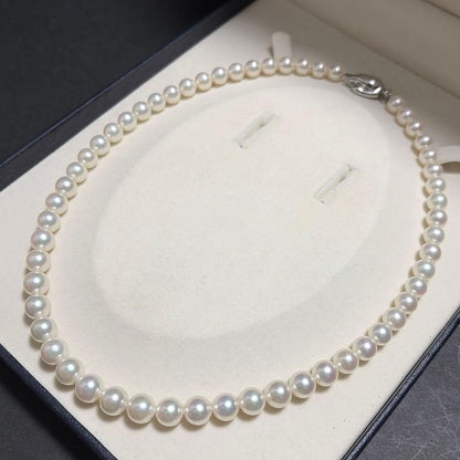 TASAKI Akoya Pearl Gradient Necklace 8.5 Swan Teri, 42.5 cm length with lustrous pearls