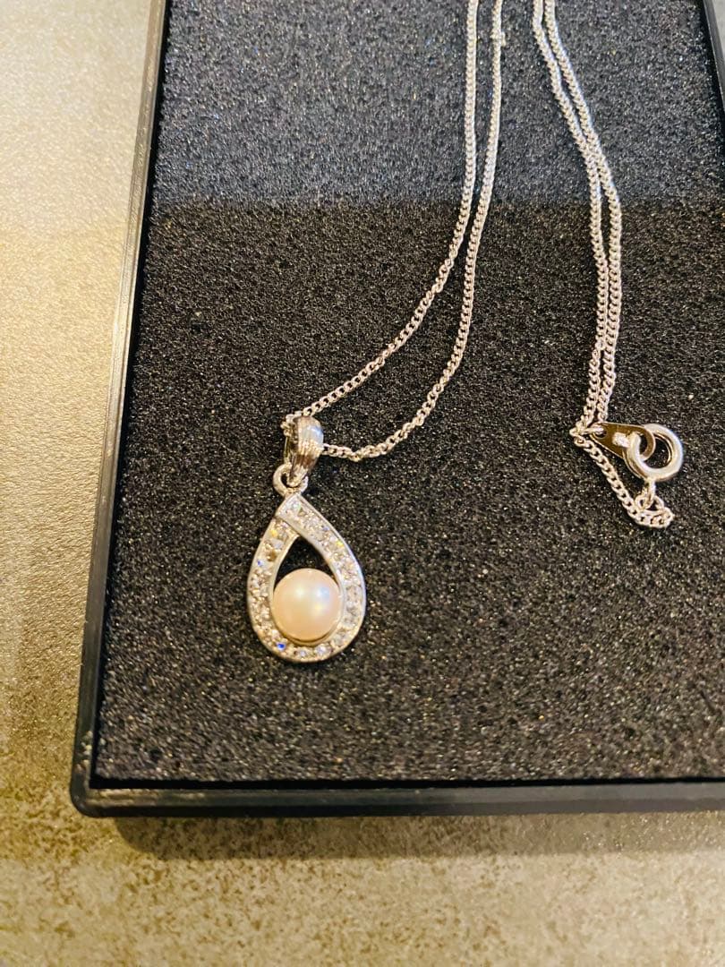 Akoya pearl necklace with 6mm pearls, zirconia accents, and a 38cm chain on a white background