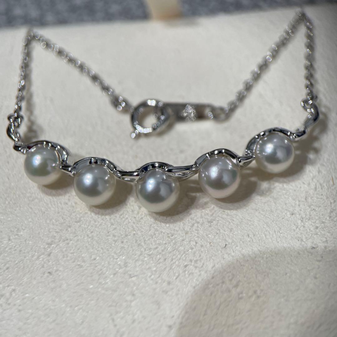 Mikimoto necklace featuring 5 pearls on silver chain with a blue dedicated case