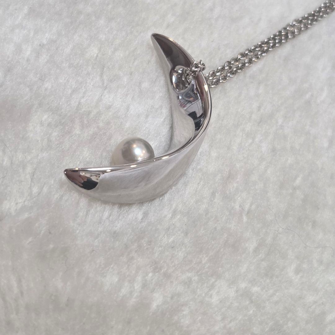 Mikimoto Crescent Moon Pearl Necklace in silver with 0.7cm pearl and adjustable sterling silver chain