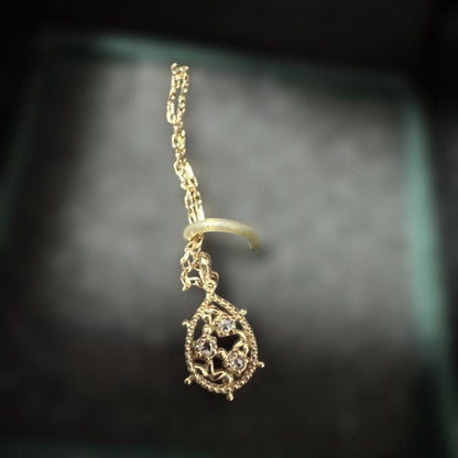 Agetto Diamond Necklace with 3 diamonds in K10 material, 40 cm length, paired-shape design