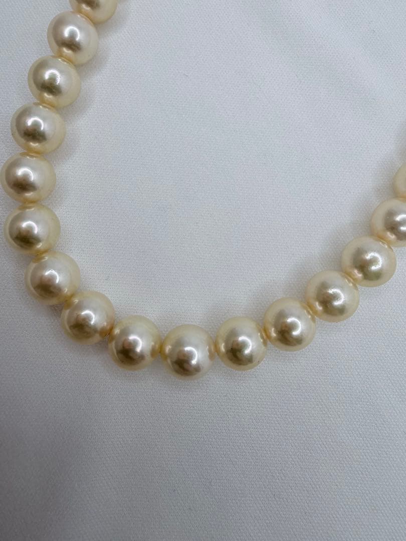 Akoya pearl necklace with 7.5mm white pearls, 55 beads, silver clasp, 43.5cm length
