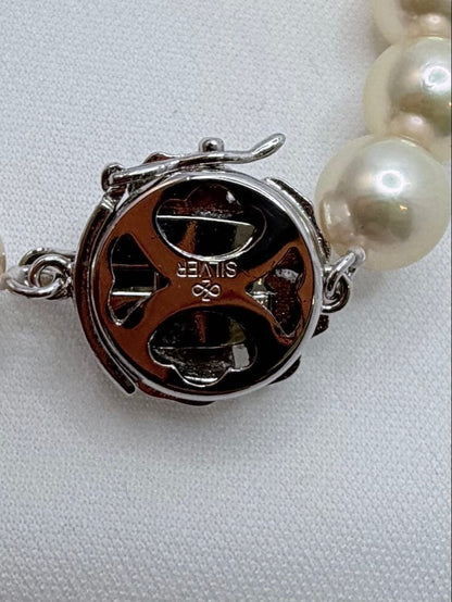 Akoya pearl necklace with 7.5mm white pearls, 55 beads, silver clasp, 43.5cm length