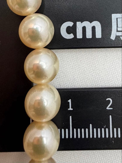 Akoya pearl necklace with 7.5mm white pearls, 55 beads, silver clasp, 43.5cm length