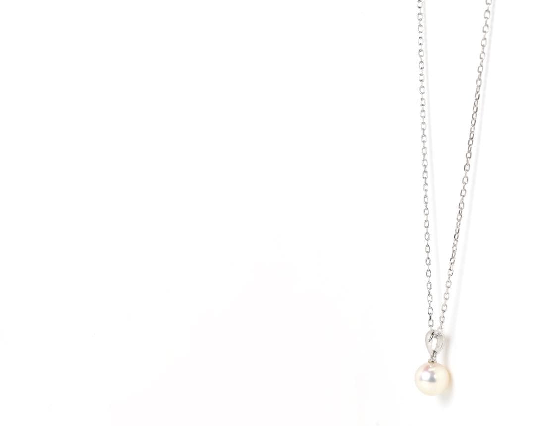 Newly restored Mikimoto white gold necklace with 7.5mm Akoya pearls and 13.4mm pendant