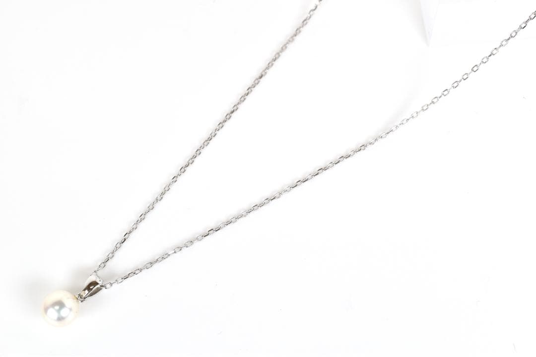 Newly restored Mikimoto white gold necklace with 7.5mm Akoya pearls and 13.4mm pendant