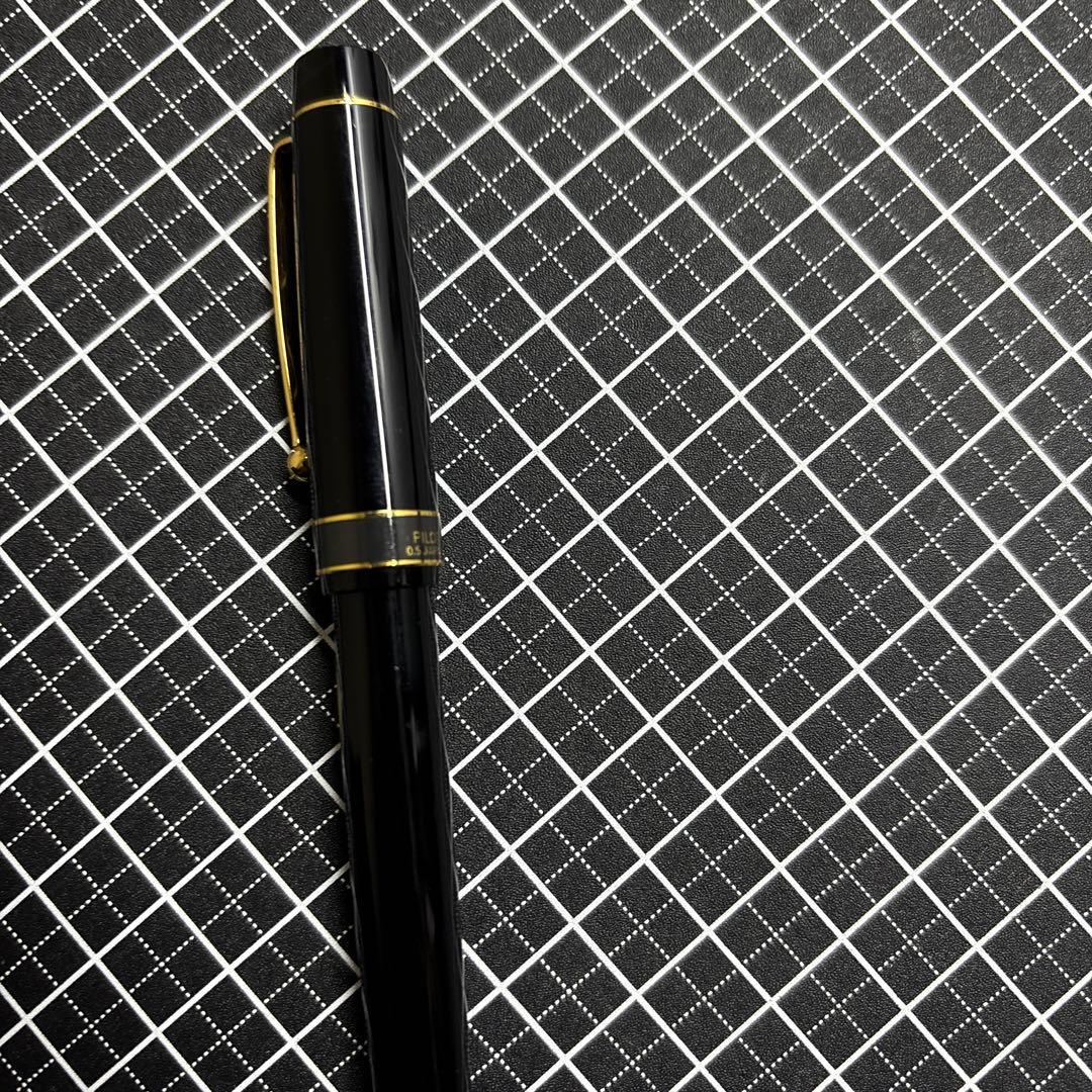 Pilot Ecrineno mechanical pencil in black and gold with box and sticker on white background