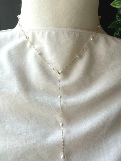 K10YG yellow gold necklace with 17 Akoya pearls ranging 3-6 mm, 45 cm length