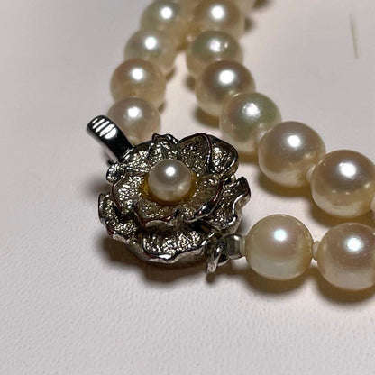 Akoya pearl necklace with round white pearls measuring 5.8-6.4mm on a 46.7cm silver chain