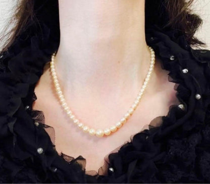Vintage Akoya pearl necklace with white pearls showing a slight gold tint, 42cm length, gradient sizes 4mm to 8mm