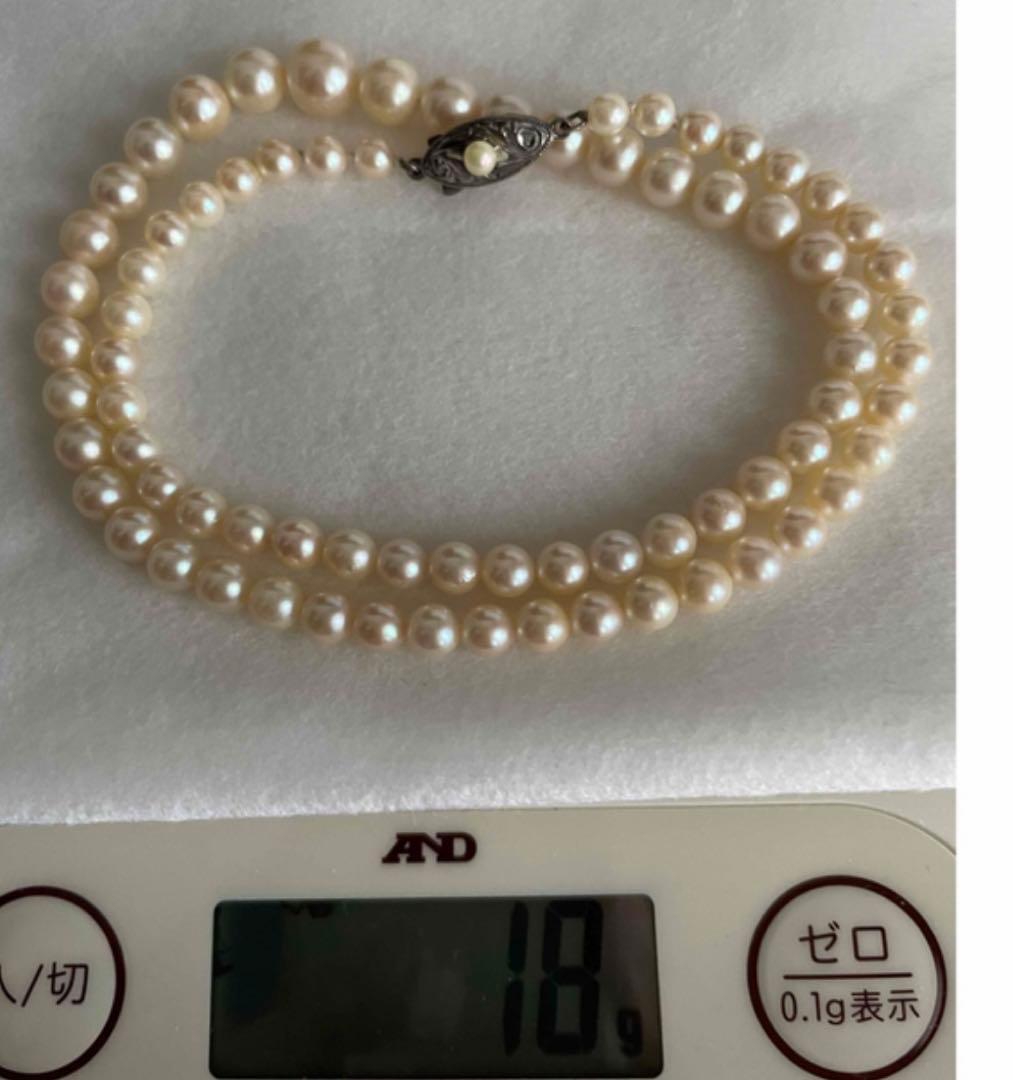 Vintage Akoya pearl necklace with white pearls showing a slight gold tint, 42cm length, gradient sizes 4mm to 8mm