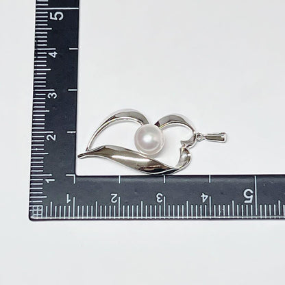MIKIMOTO genuine pearl necklace featuring 6.7mm pearls on a silver chain weighing 2.3 grams