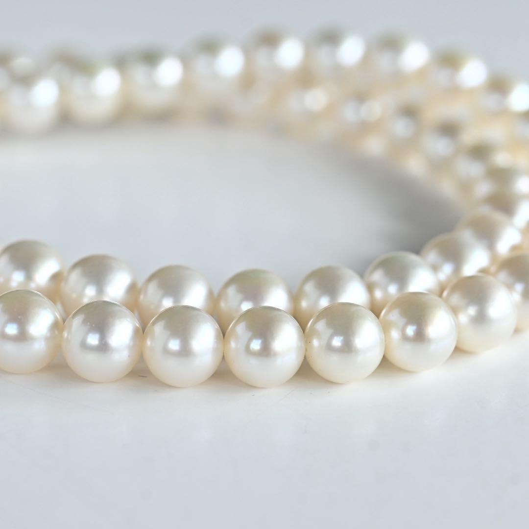 Premium flower pearl necklace with round pearls and silver clasp featuring a small diamond