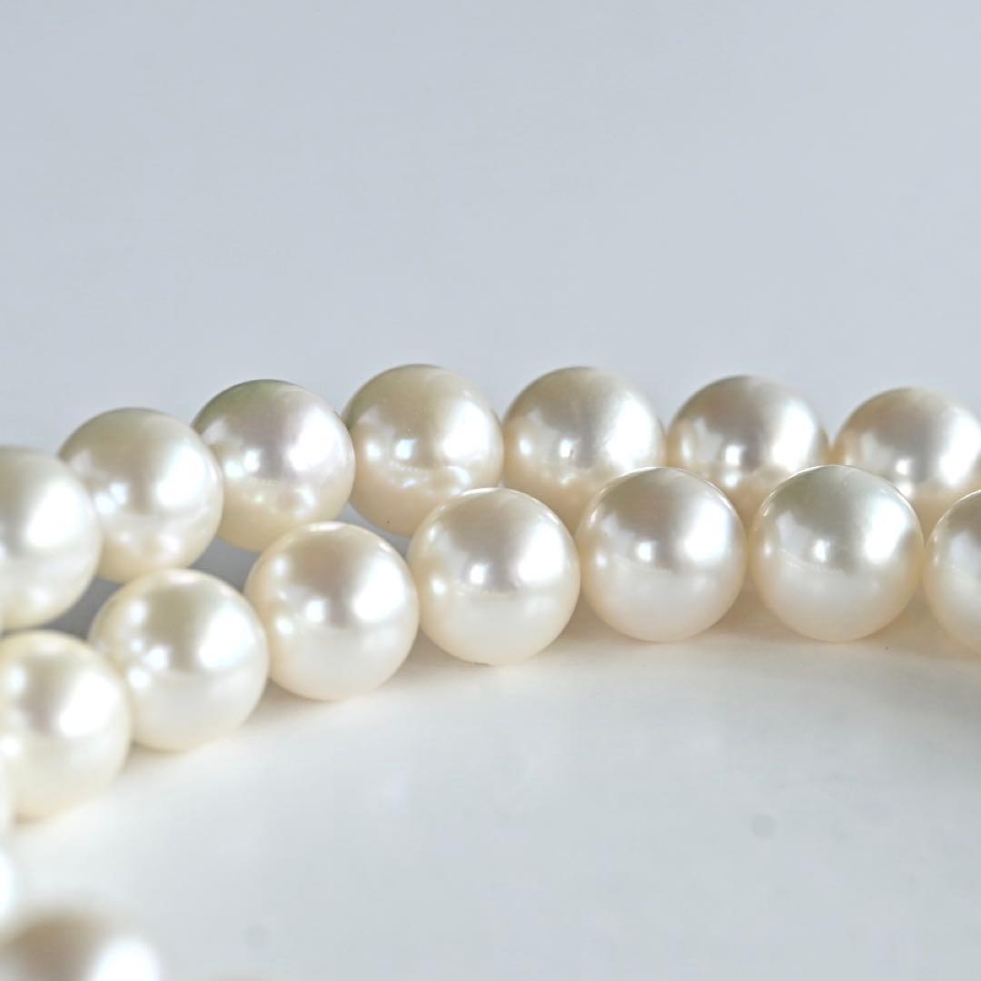 Premium flower pearl necklace with round pearls and silver clasp featuring a small diamond