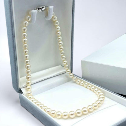 Premium flower pearl necklace with round pearls and silver clasp featuring a small diamond