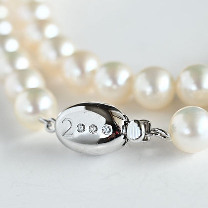 Premium flower pearl necklace with round pearls and silver clasp featuring a small diamond