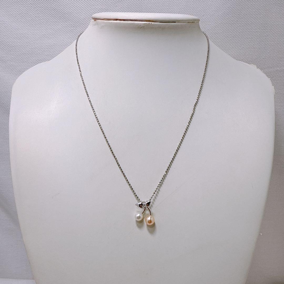 Tasaki silver necklace with two-color pearls and cherry pendant on 41 cm chain