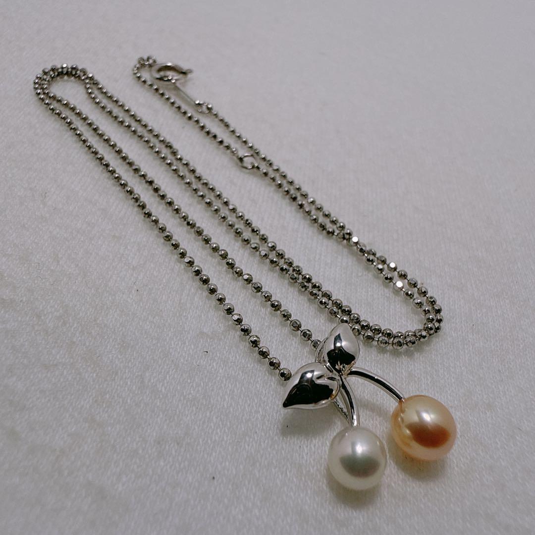Tasaki silver necklace with two-color pearls and cherry pendant on 41 cm chain