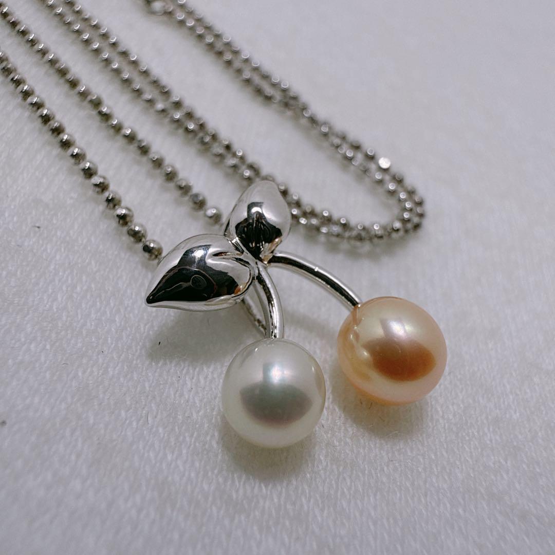 Tasaki silver necklace with two-color pearls and cherry pendant on 41 cm chain