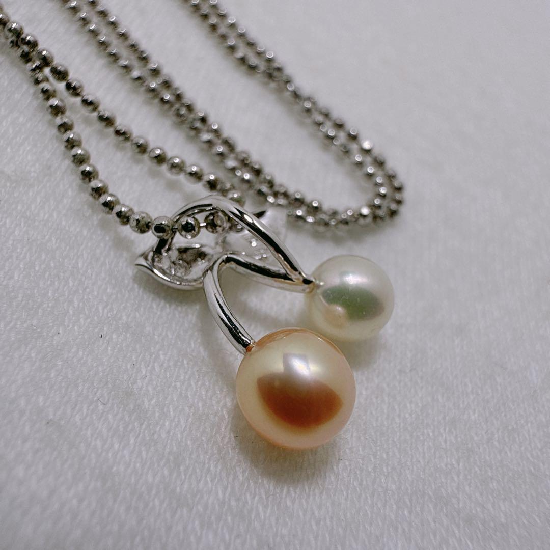 Tasaki silver necklace with two-color pearls and cherry pendant on 41 cm chain