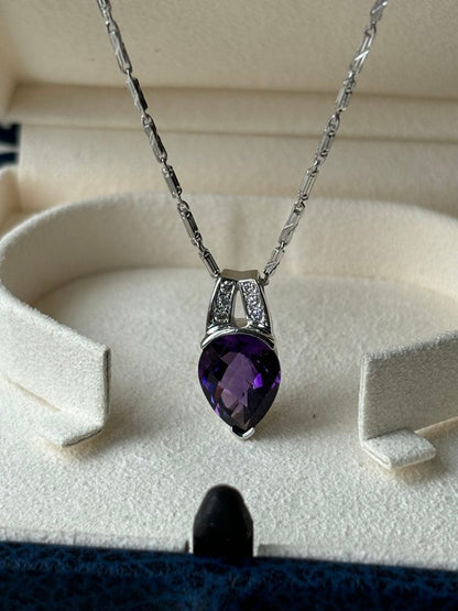Tasaki amethyst purple gemstone diamond pendant top in white gold metal weighing 3.9 grams