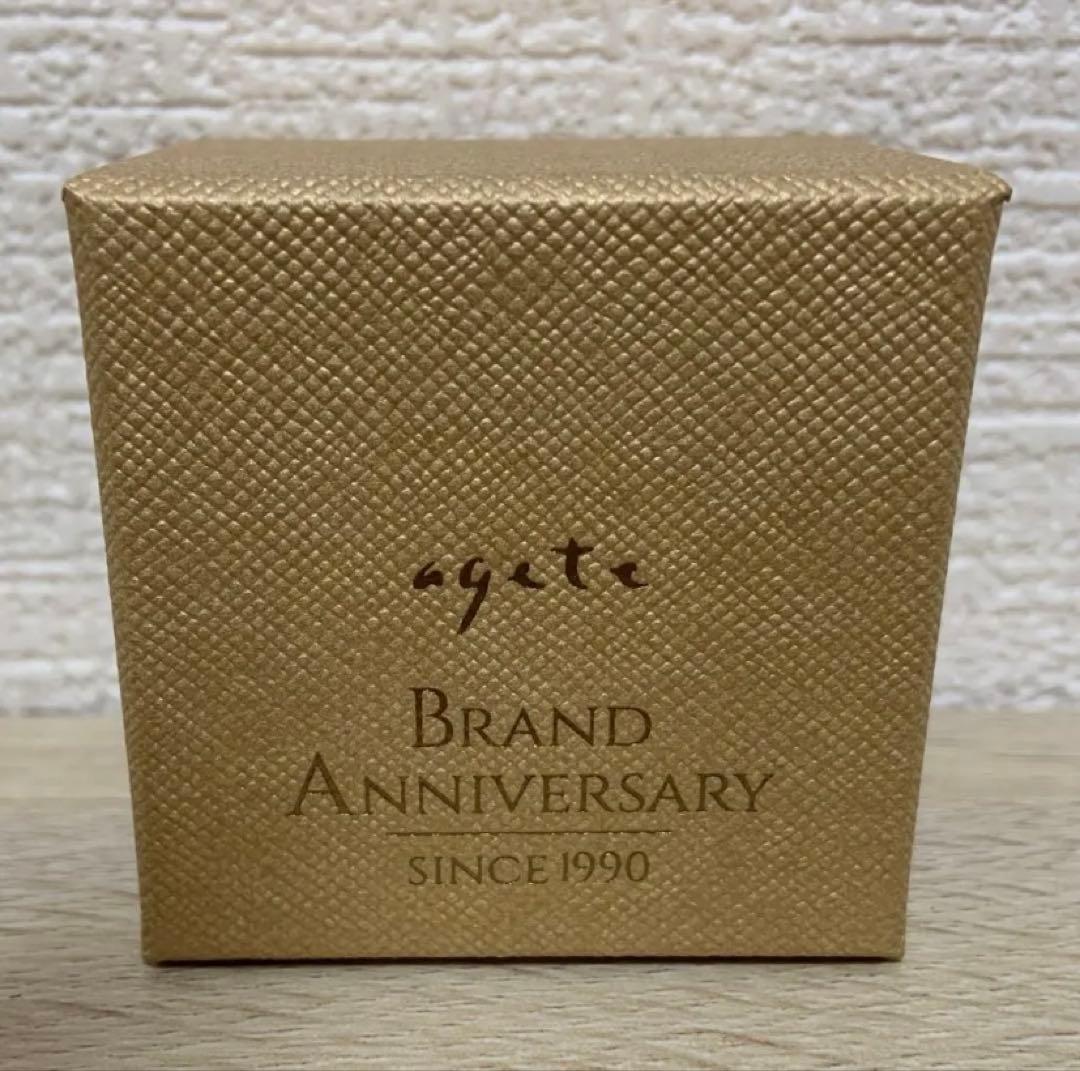 Agete 33rd anniversary charm accessory with intricate design, shown on a white background