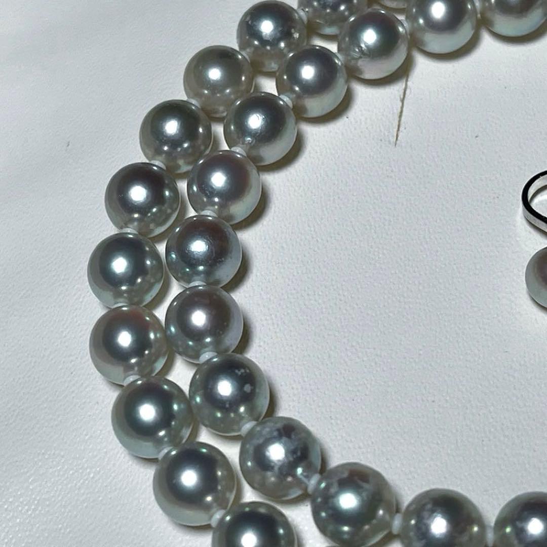 Akoya pearl necklace and earring set with round 7.0-7.4mm pearls on silver metal in green tone, necklace length 46.5 cm