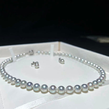Akoya pearl necklace and earring set with round 7.0-7.4mm pearls on silver metal in green tone, necklace length 46.5 cm