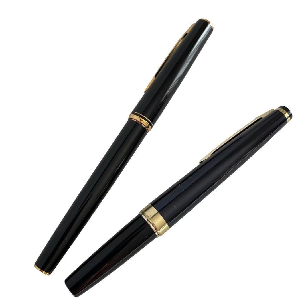Two PILOT Blite Bright Black fountain pens, writing instruments with black bodies, one 13 cm and one 11.5 cm long