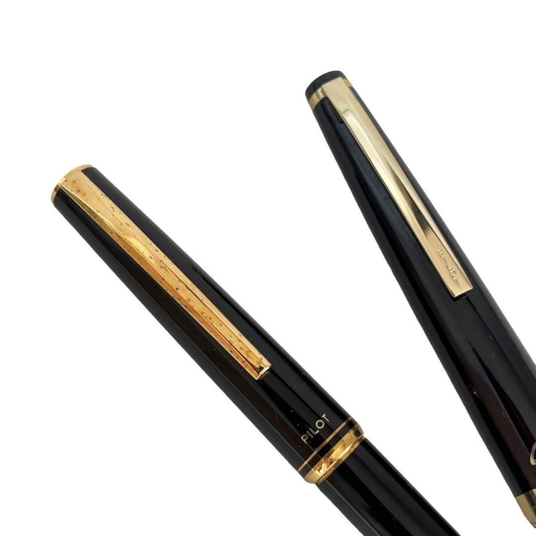 Two PILOT Blite Bright Black fountain pens, writing instruments with black bodies, one 13 cm and one 11.5 cm long
