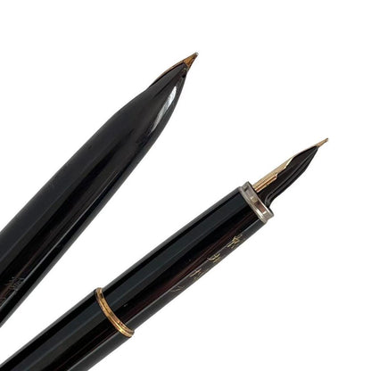 Two PILOT Blite Bright Black fountain pens, writing instruments with black bodies, one 13 cm and one 11.5 cm long