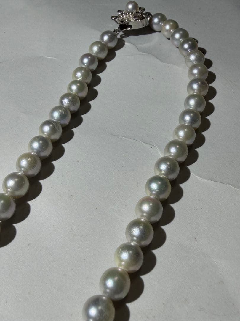 Akoya seawater pearl necklace with 7.5mm blue-gray pearls and silver color clasp