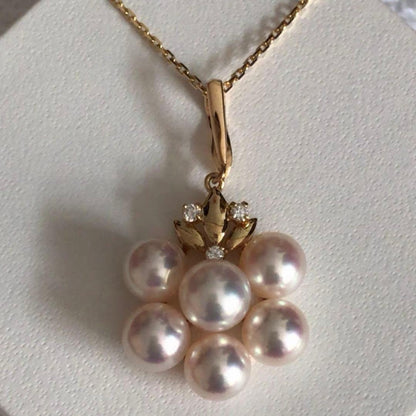 Mikimoto K18 gold pendant top featuring a 6.5-7mm pearl and diamond accents with detailed bail