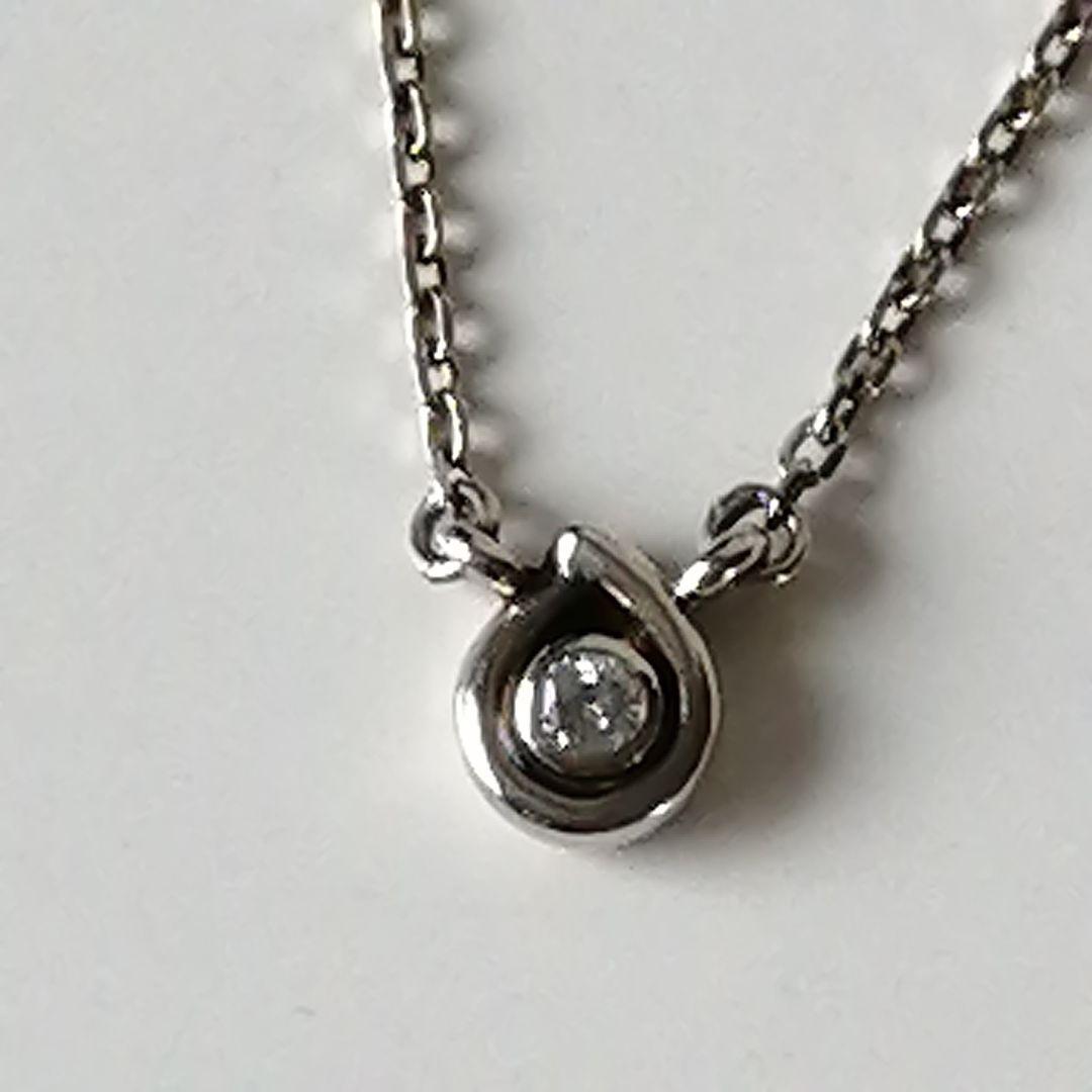 agete necklace with drop motif and transparent stone on a 40 cm chain displayed on white background