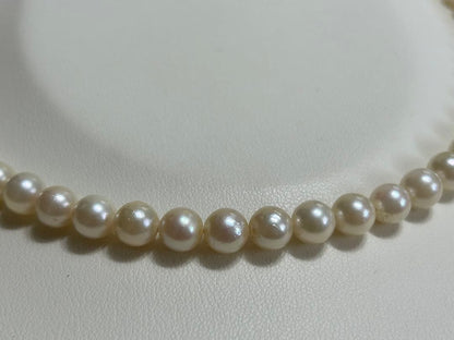 Akoya pearl necklace with 6-6.5mm pearls, 42cm length, silver clasp, slight looseness in string