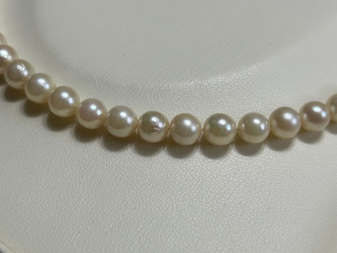 Akoya pearl necklace with 6-6.5mm pearls, 42cm length, silver clasp, slight looseness in string